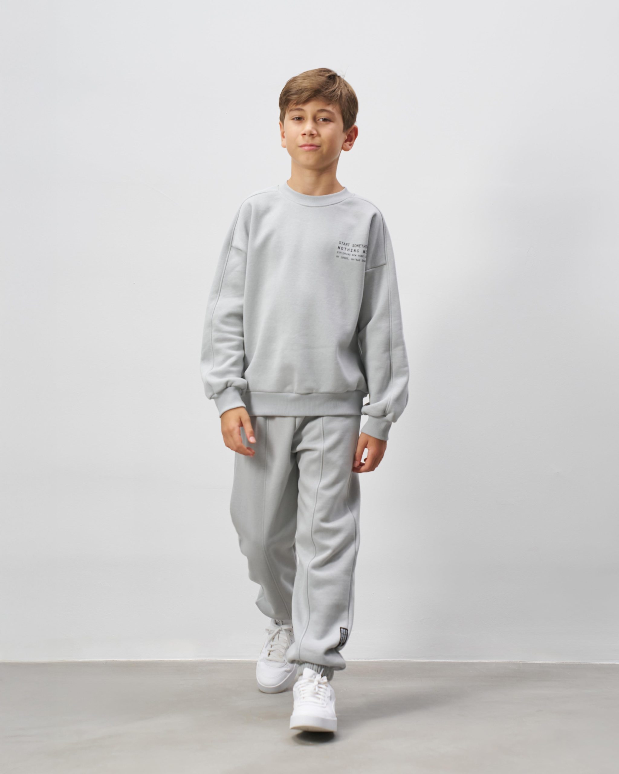 0dfceadd-a28b-4385-84c9-e56eb5f88957-5-4c30.jpg Boys' Cotton Gray Basic Printed Sweatshirt and Jogger Set