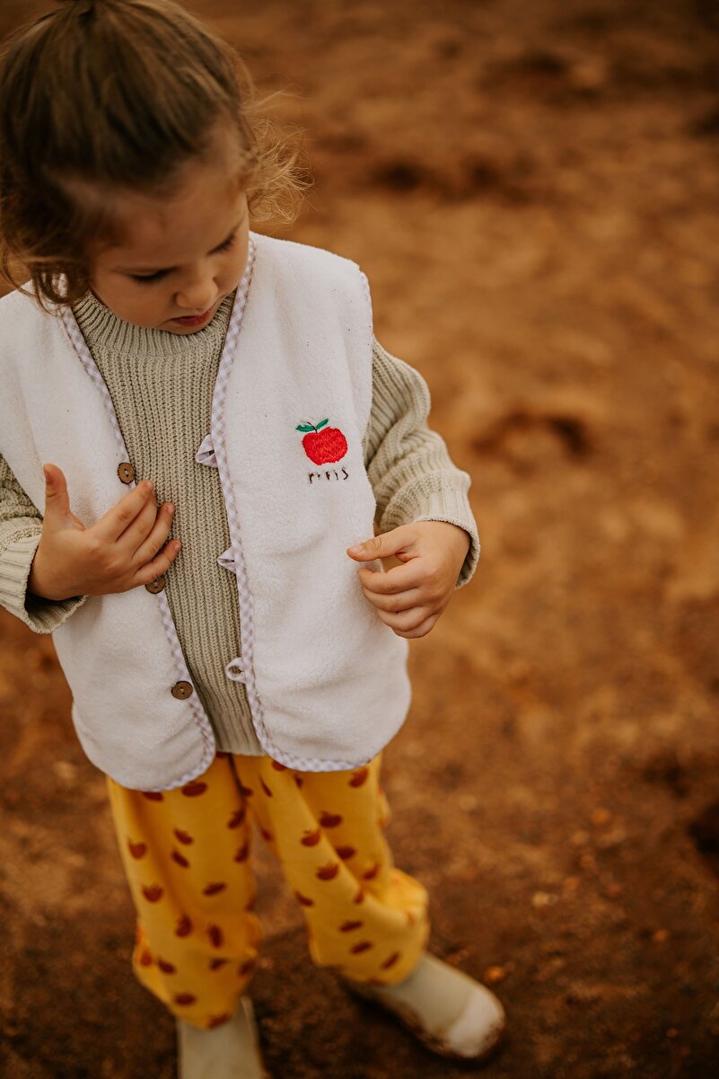 1_org_zoom-1773.jpg Kirazkids Petit Paris Apple Embroidered Cream Vest