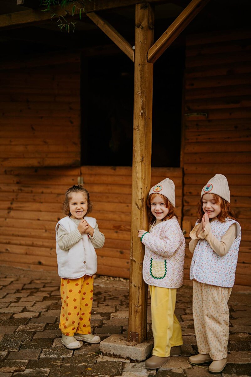 1_org_zoom-1790.jpg Cherry Kids Floral Pattern Plush Cream Vest