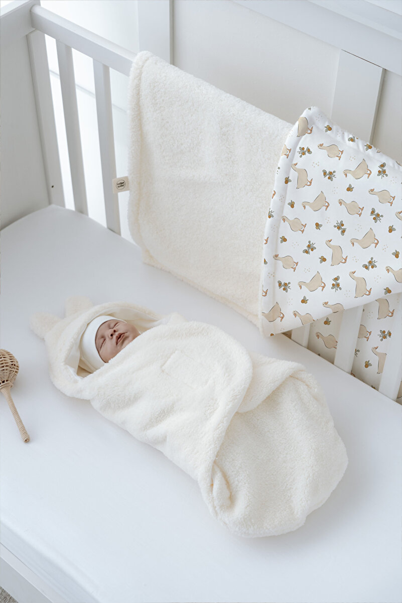 1_org_zoom-205.jpg Tuğba Swan Plush Swaddle and Reversible Blanket - Bohemian Duck