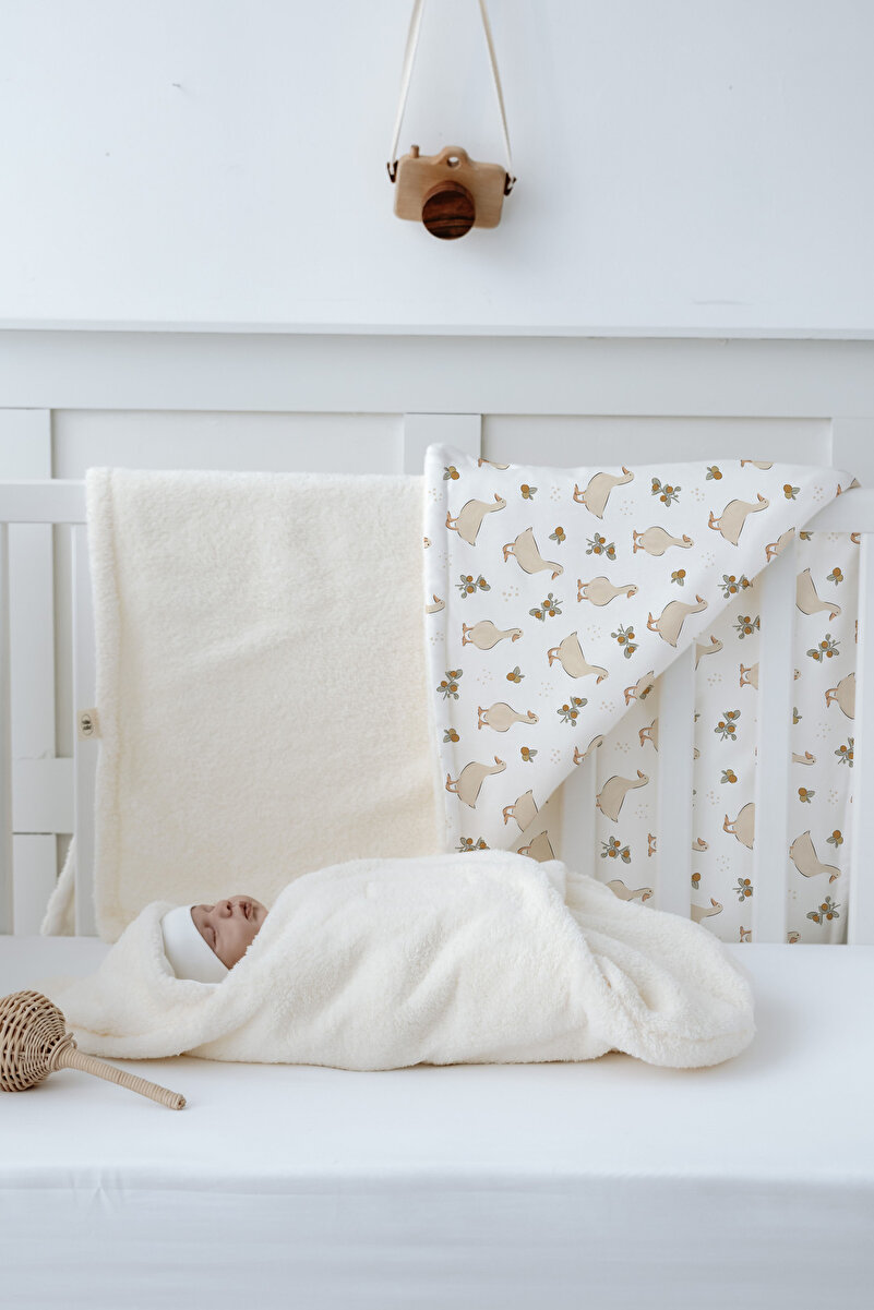 1_org_zoom-206.jpg Tuğba Swan Plush Swaddle and Reversible Blanket - Bohemian Duck