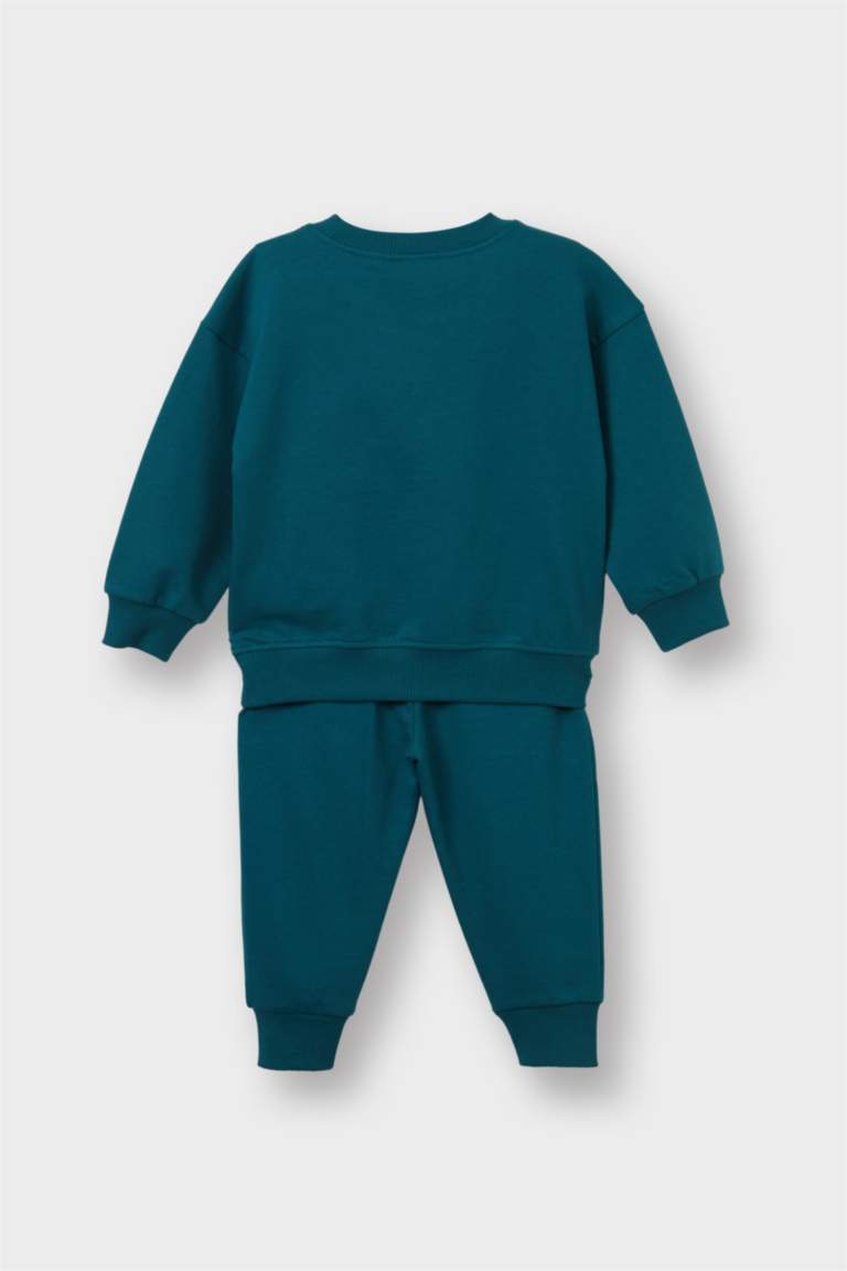 E8985A5_25AU_GN265_04_01.jpg Boys' Two-Piece Printed Sweatshirt and Pants Set