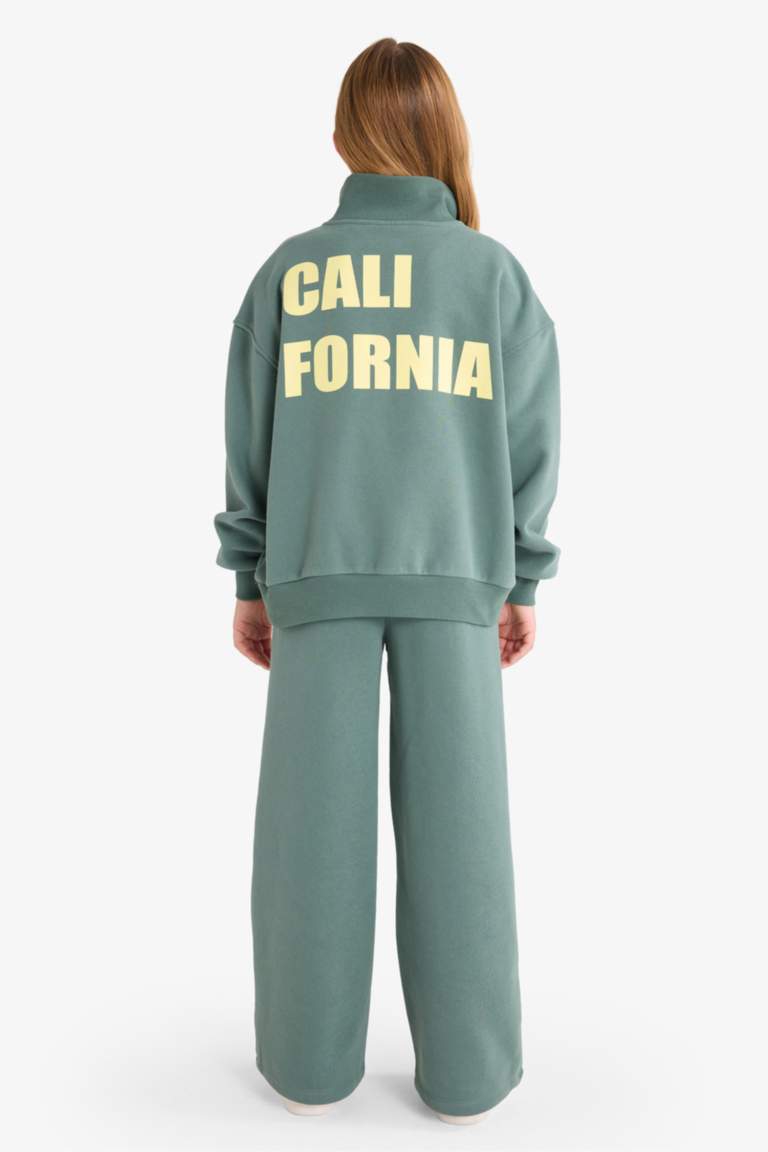 F8401A8_25WN_GN758_05_02.jpg Girls' 2-Piece Printed Sweatshirt with Half Zipper and Wide Leg Sweatpants