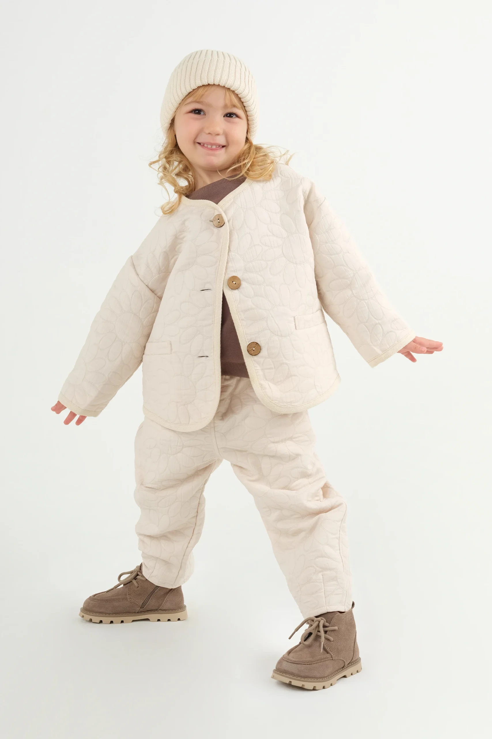 kapitone-cicek-desen-pantolon-bej-pantolon-mioma-kids-1854-35-B.webp Quilted Flower Pattern Trousers Beige