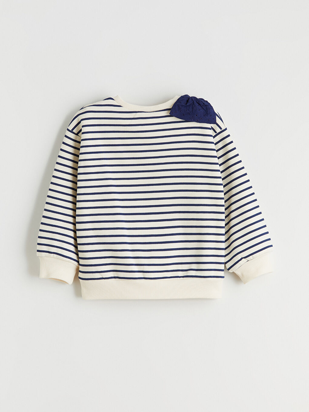 l_20252-w5ka63z1-lgp_a3.jpg LCW Kids Navy Printed Crew Neck Sweatshirt Set for Girls