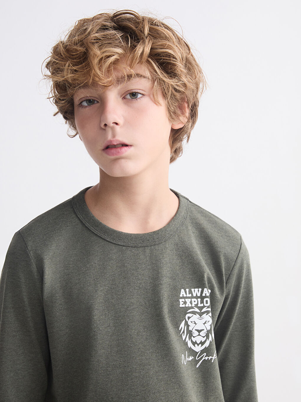 l_20252-w5m210z4-hhq-136-27_5.jpg LCW Kids Green Crew Neck Boys T-Shirt