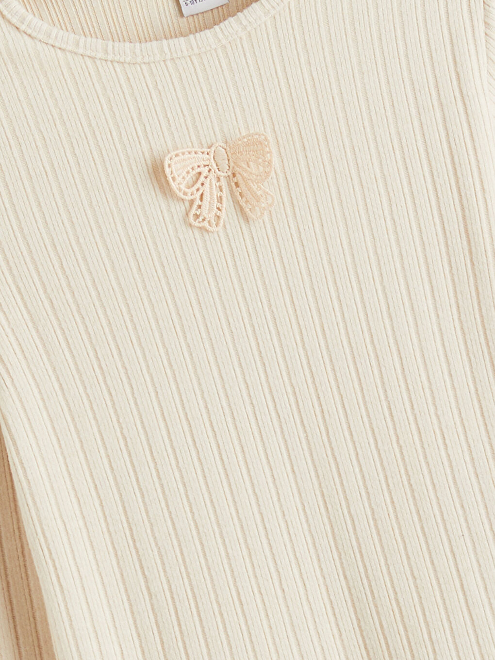 l_20252-w5mi23z4-d2y_a1.jpg LCW Kids Beige Crew Neck Bow Detail Girls T-Shirt