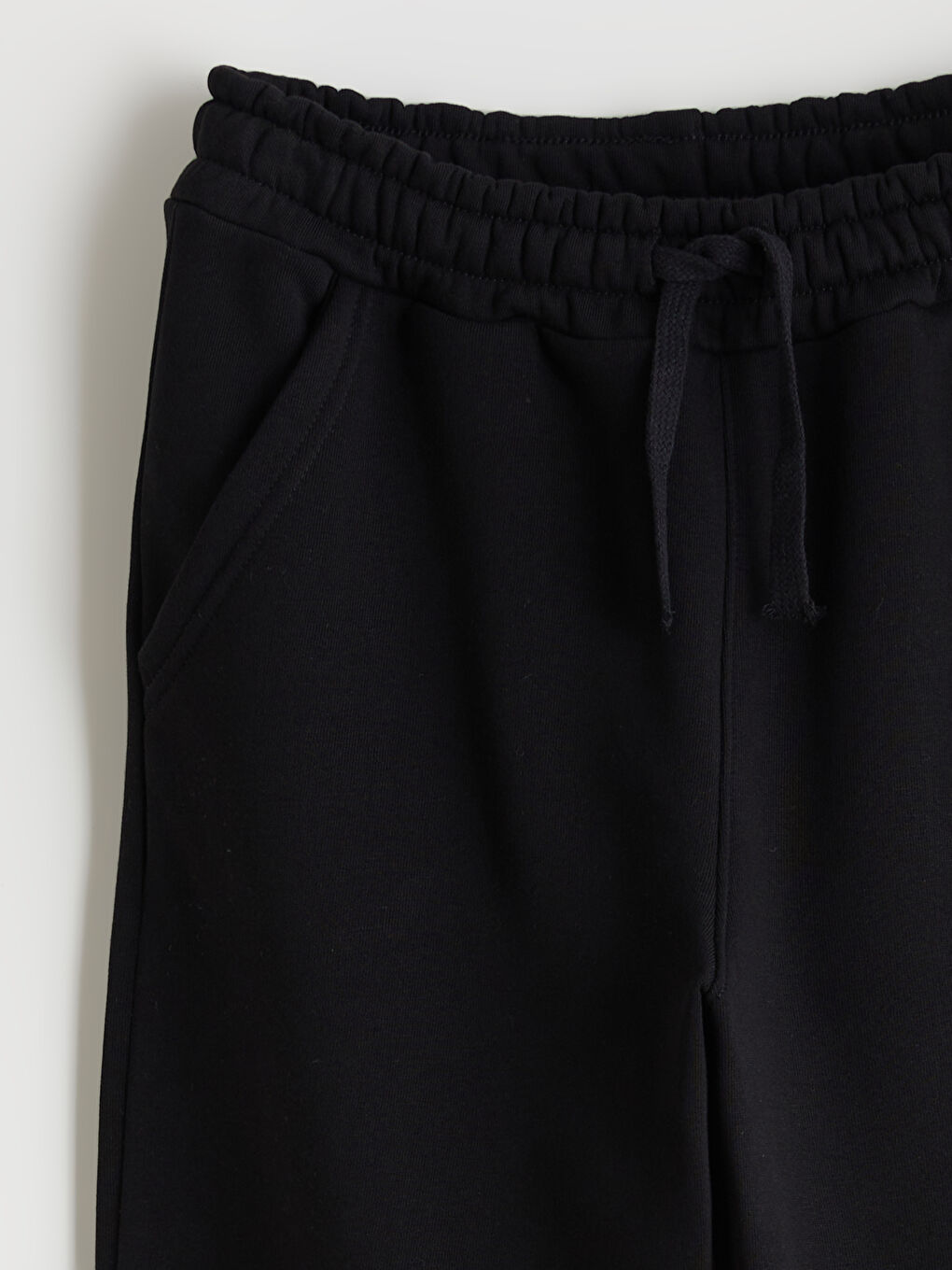 l_20252-w5mq15z4-cvl_a1.jpg LCW Kids Black Elastic Waist Jogger Pants for Boys