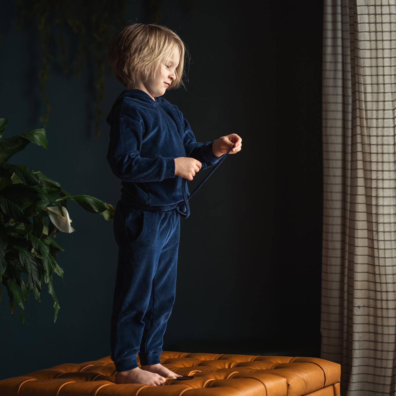 lacivert-kadife-kapisonlu-esofman-takimi-7980.jpg Navy Velvet Hooded Tracksuit Set