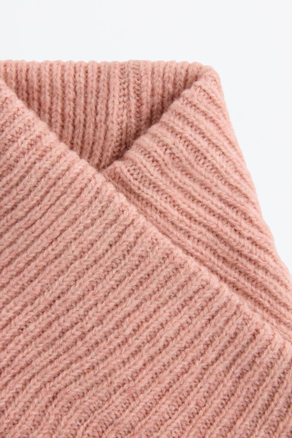 05219200620-A5.jpg Cross-Over Ribbed Neckwarmer