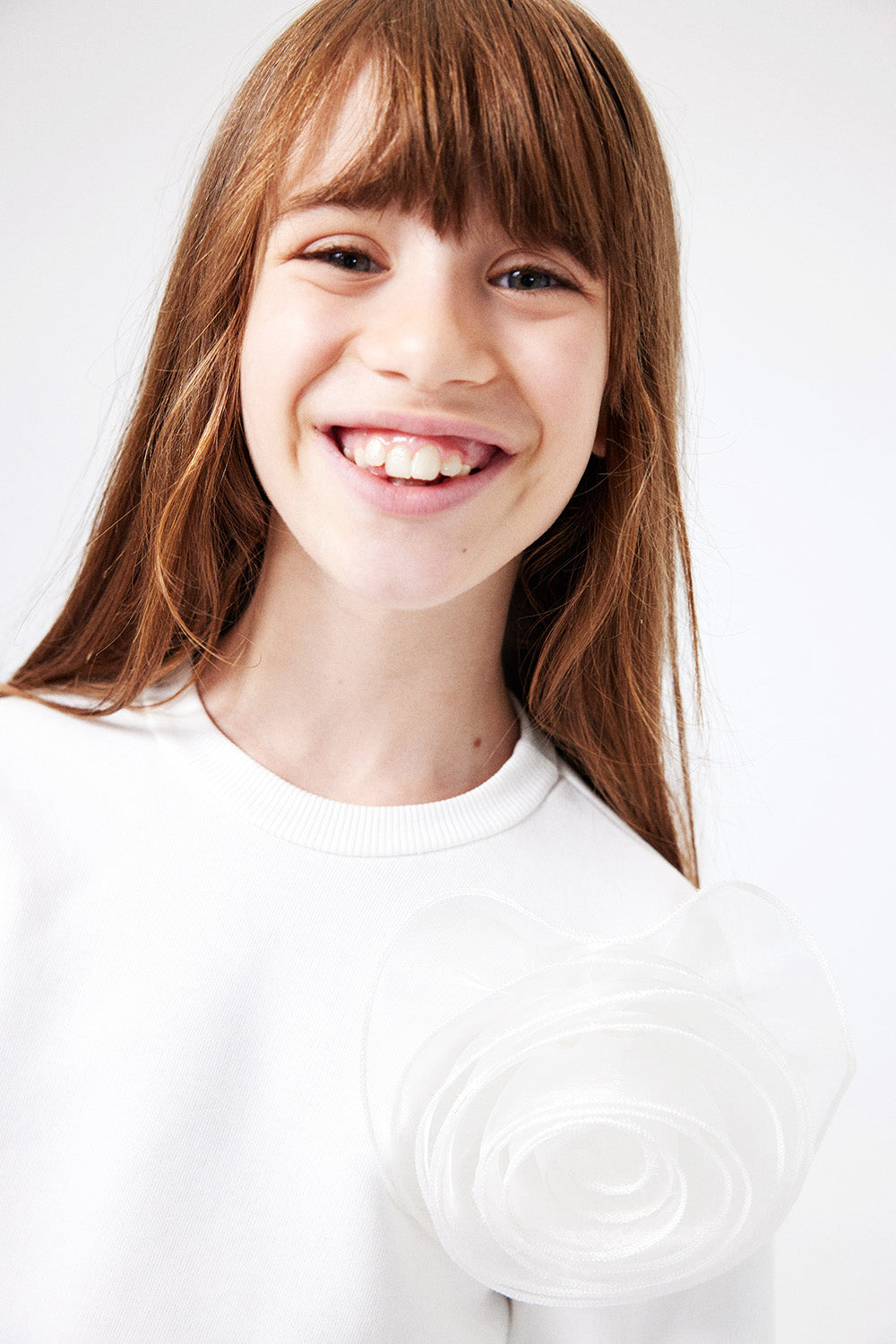 ULMB25AWGSWT001_1007_3.jpg Ecru Girl's Sweatshirt with Rose Accessory - Elisa