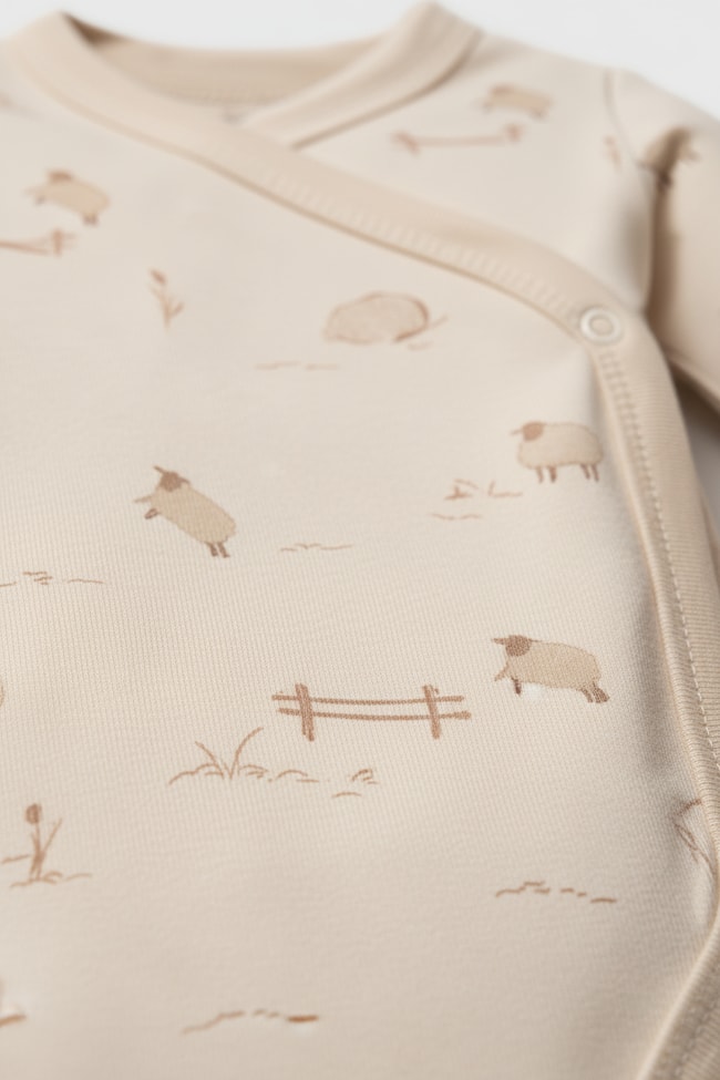 c9817c5b-0b9c-40ec-92c2-809348329719-2ba0e2.jpg Organic Cotton Newborn Gift Set - Bodysuit, Footed Pants, Hat and Hooded Blanket (Beige)