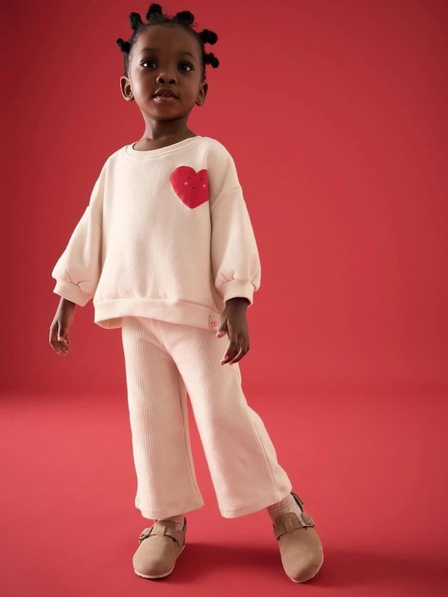d4e49dfb-3af8-4e15-9c5f-15b6986af757-9d8-84.jpeg Girls' Cotton Beige Heart Patterned Sweatshirt and Wide Leg Pants Set