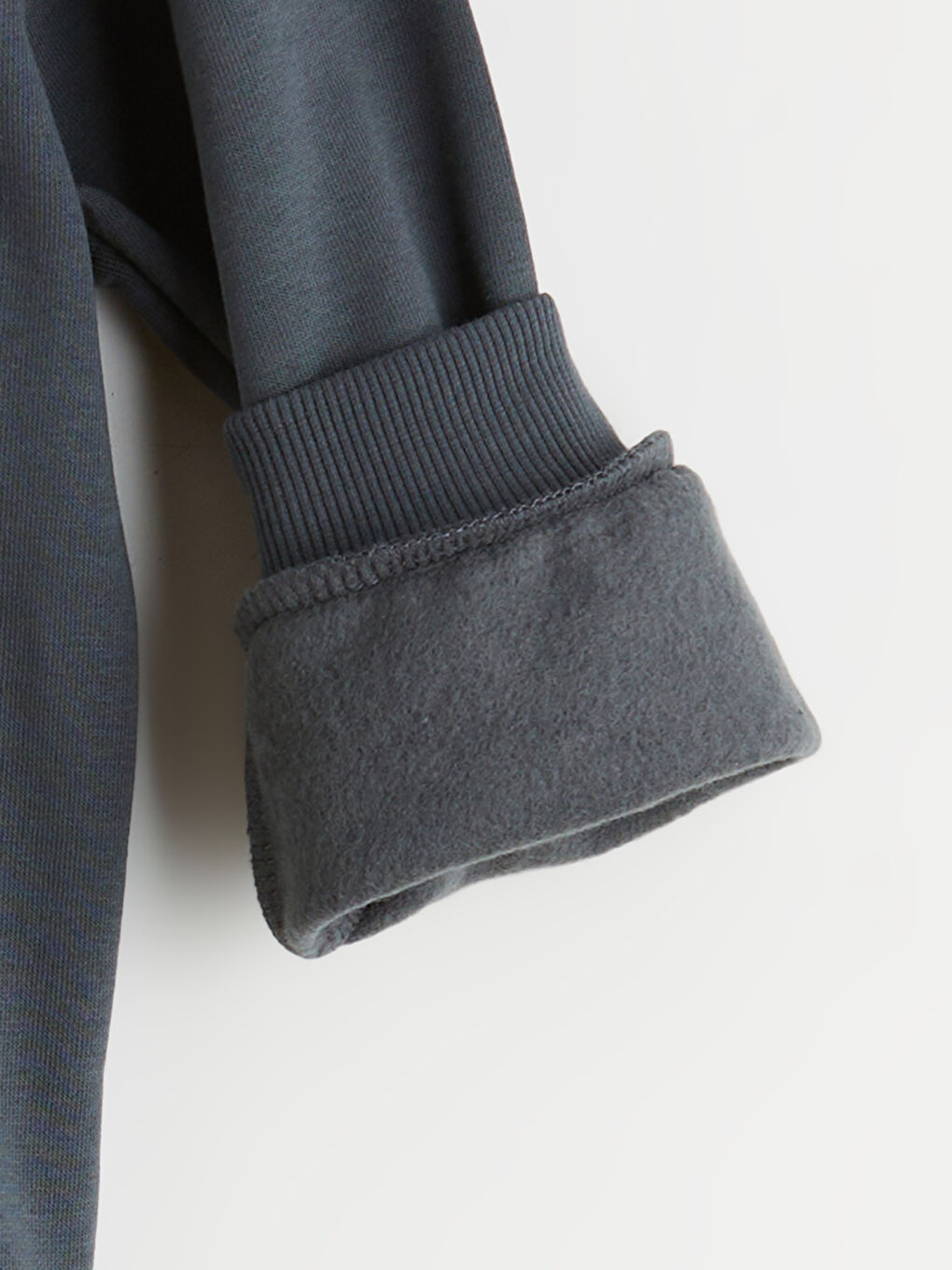 l_20252-w5lc13z1-r4w_a3.jpg LCW Kids Charcoal Simba Printed Boys Sweatshirt and Jogger Set