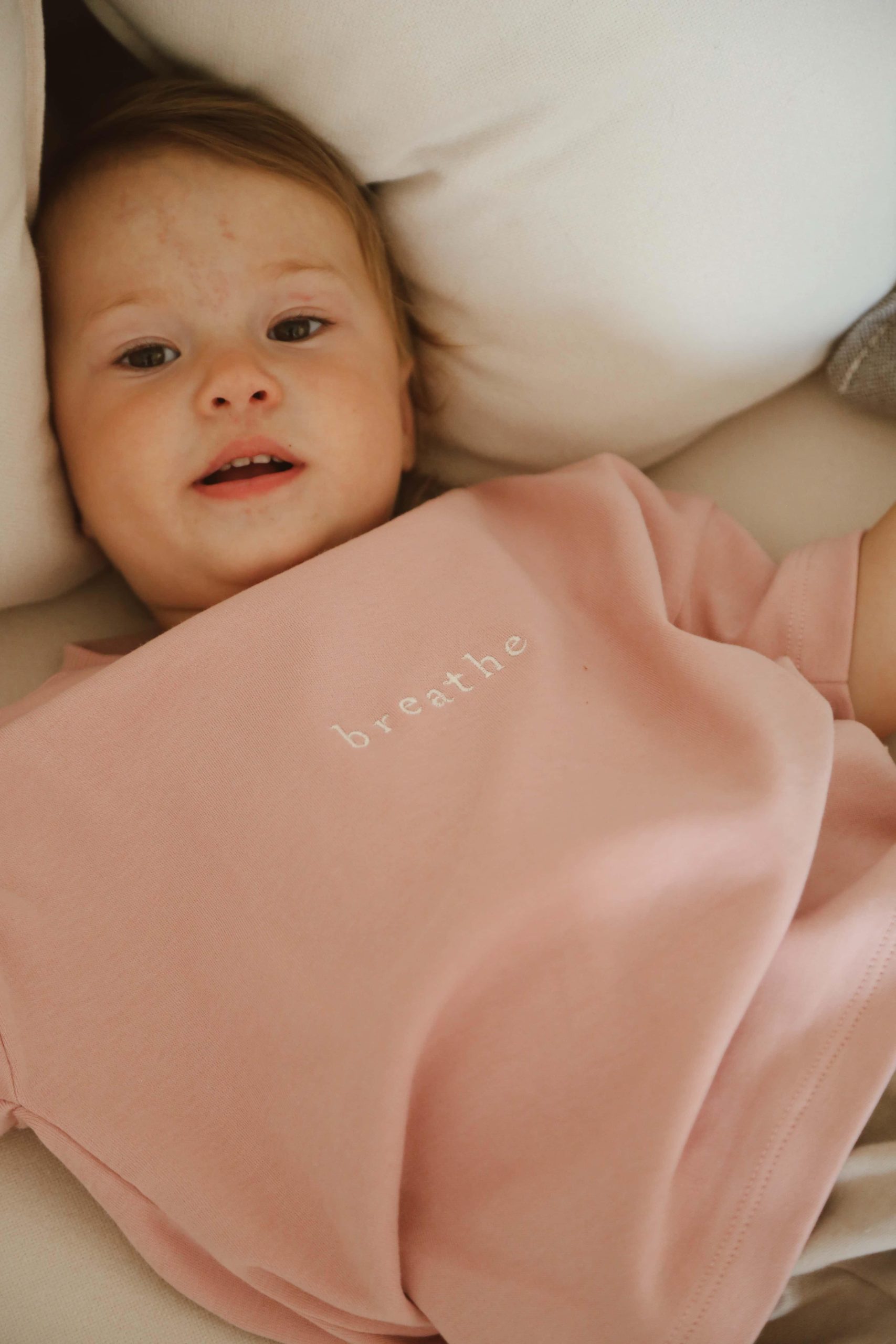 pembe-nakisli-oversize-uzun-kollu-t-sh-1-aeef.jpg Pink Embroidered Oversized Long Sleeve T-shirt